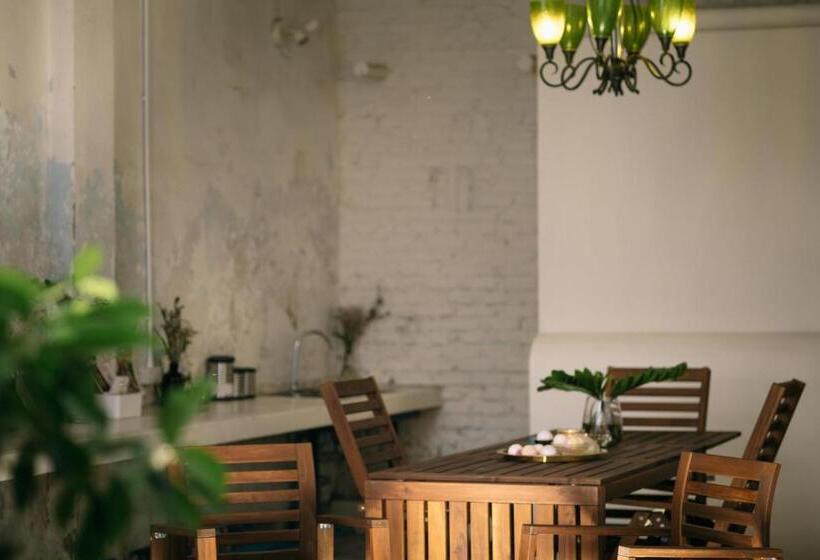 ペンション 97 Yaowarat   Phuket Old Town