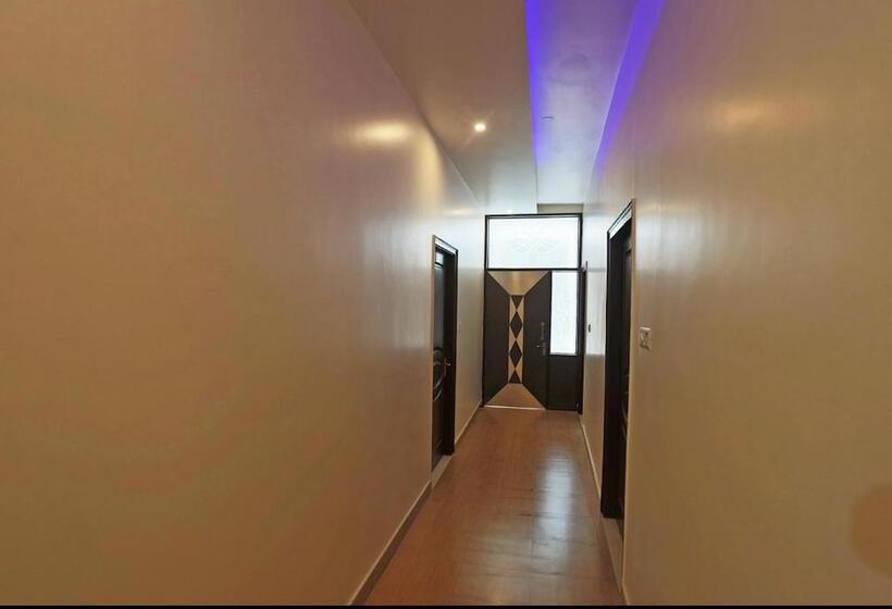 پانسیون Basera Guest House