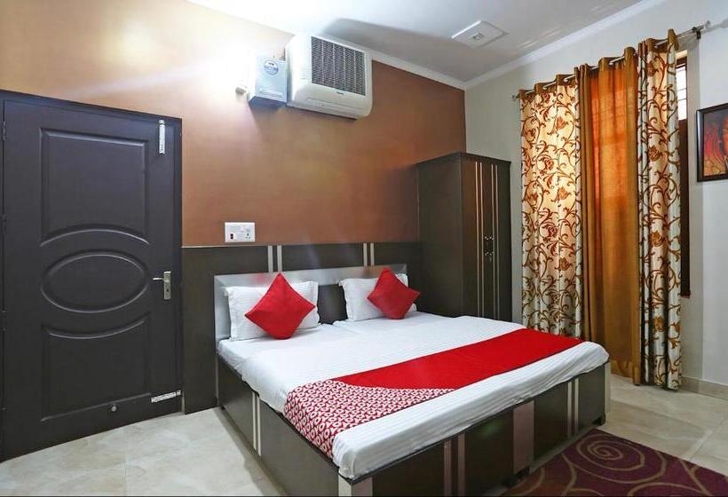 پانسیون Basera Guest House