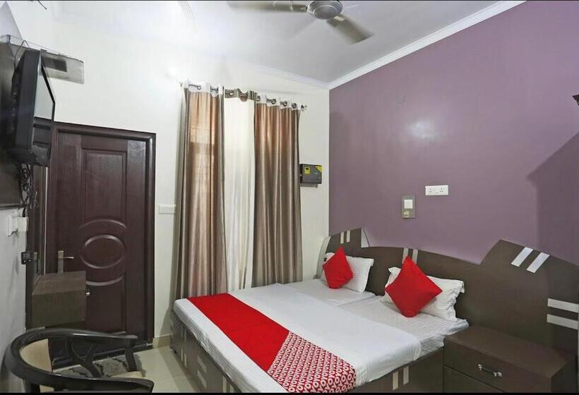 پانسیون Basera Guest House