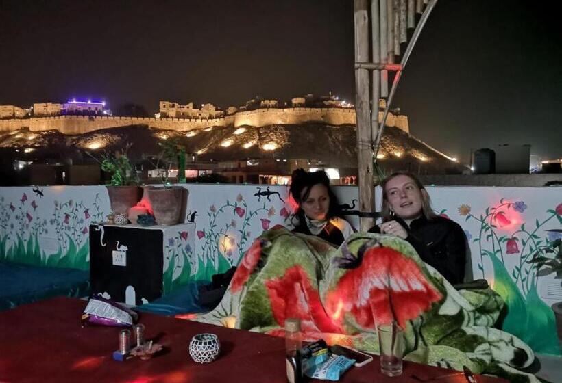 پانسیون Blue Eye Hostel