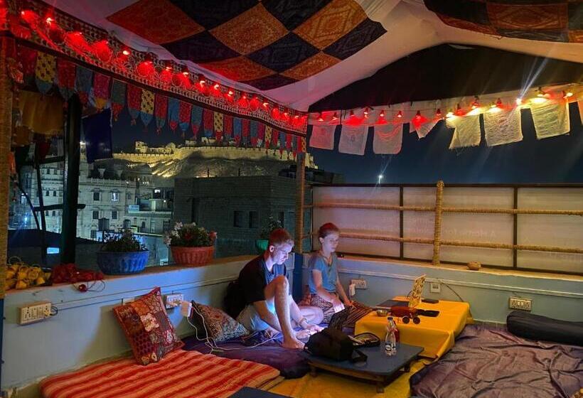 پانسیون Blue Eye Hostel