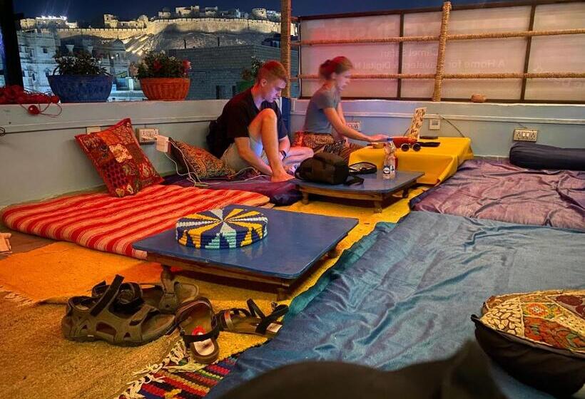 پانسیون Blue Eye Hostel