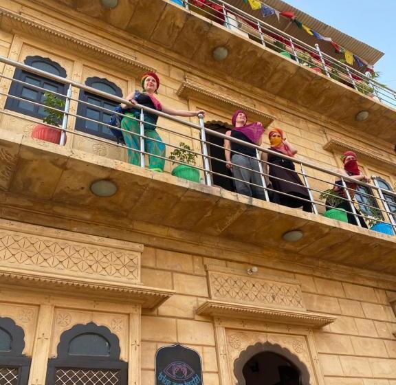 پانسیون Blue Eye Hostel