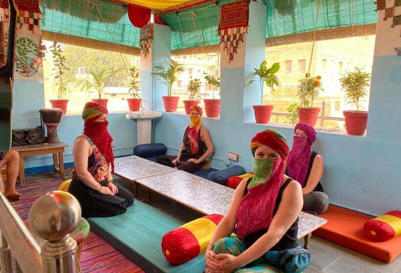 پانسیون Blue Eye Hostel