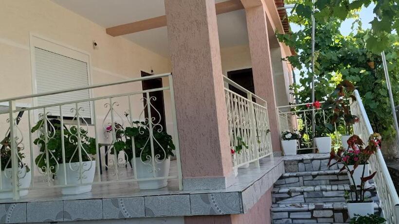 بنسيون Eljos House Permet