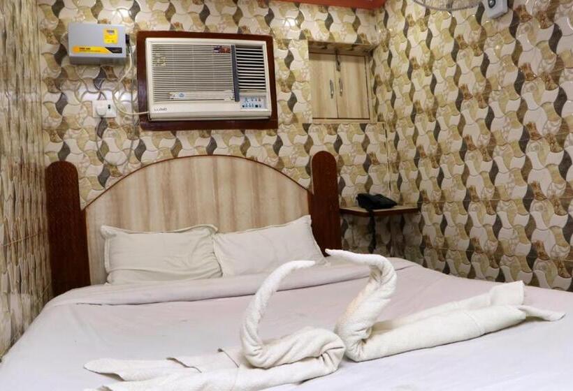 פנסיון Gopal Residency