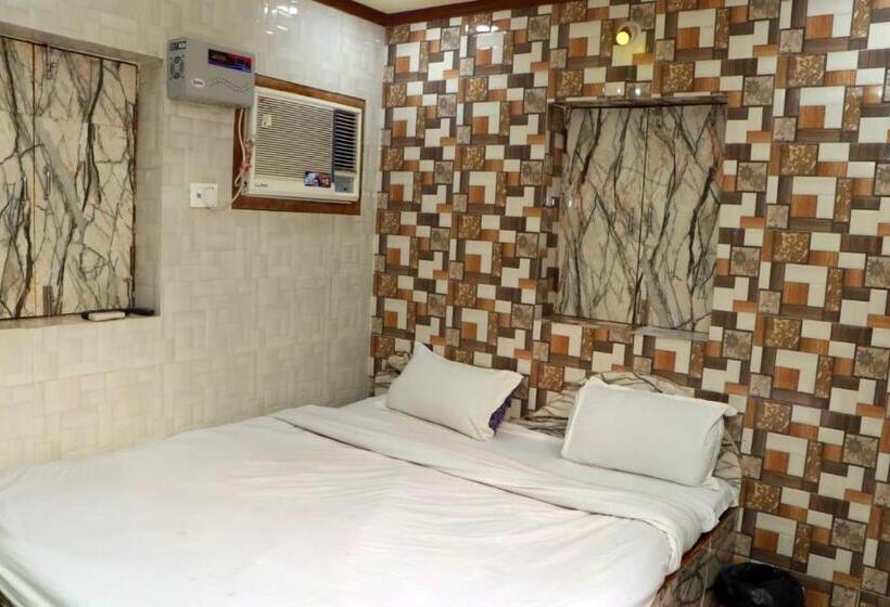 פנסיון Gopal Residency