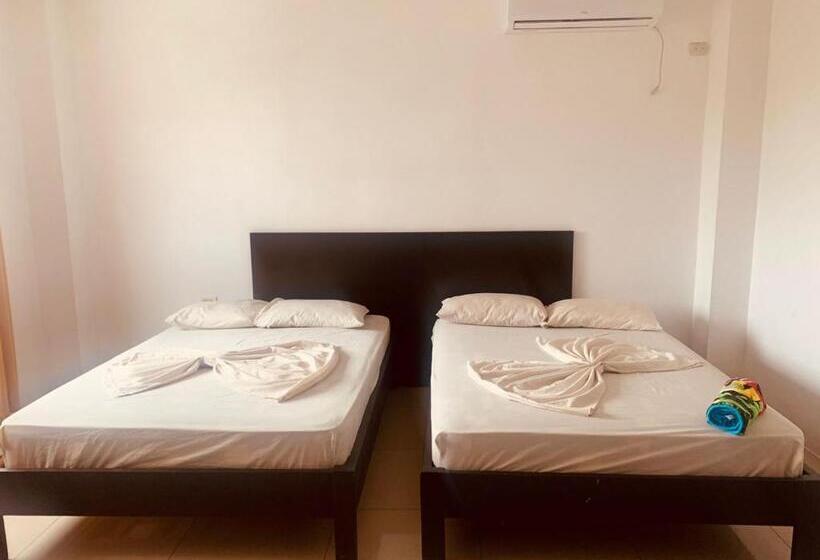 پانسیون Hostal Coral