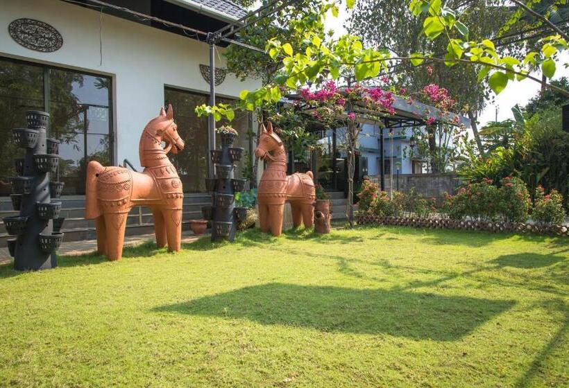 بنسيون Jansons Orchard Inn