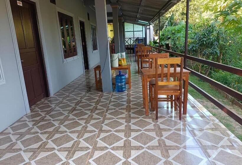 ペンション Khamphan Guesthouse