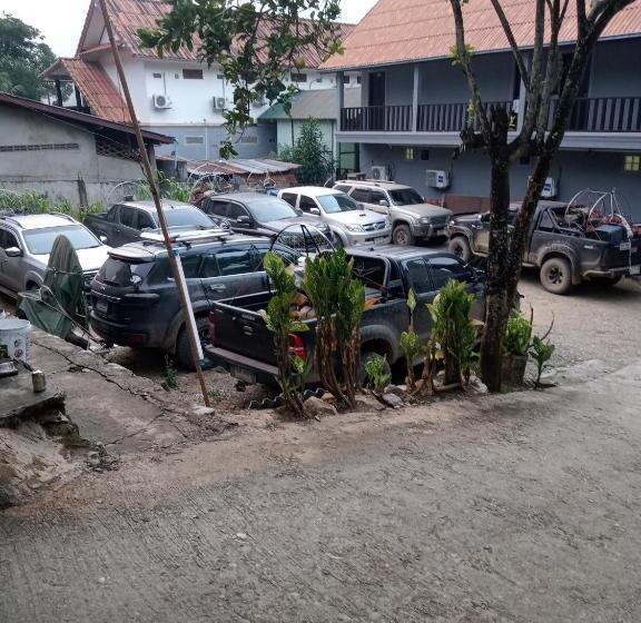 ペンション Khamphan Guesthouse