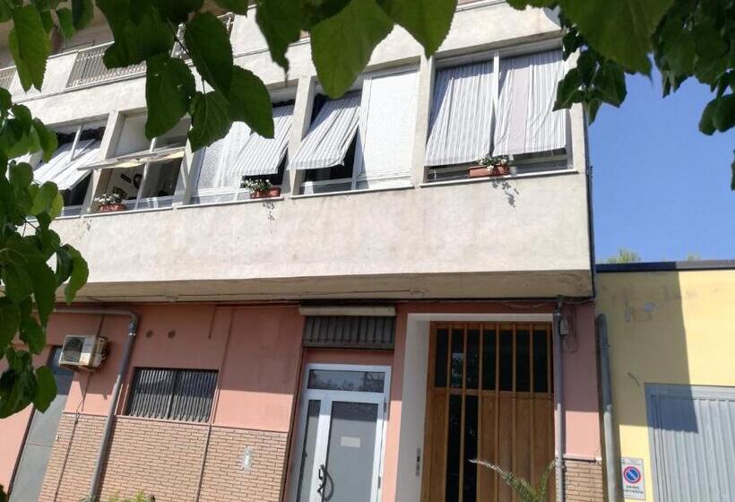 بنسيون La Dimora Di Lola Affittacamere