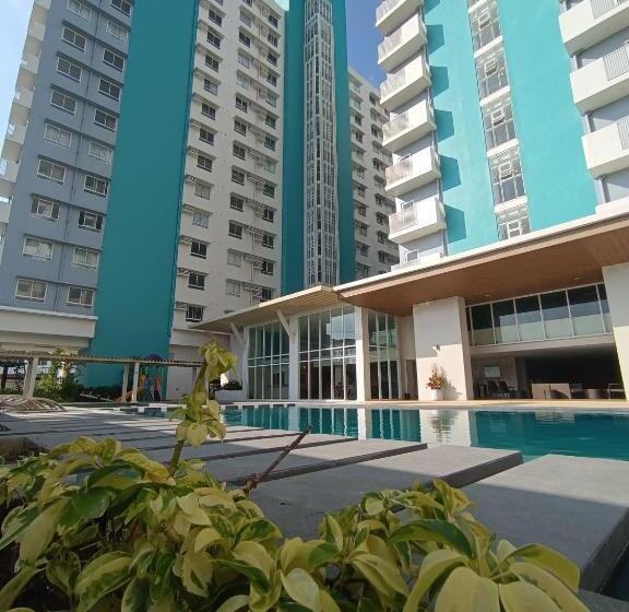 پانسیون Mesavirre Garden Residences