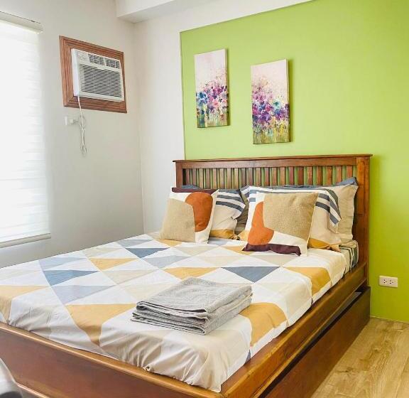 پانسیون Mesavirre Garden Residences