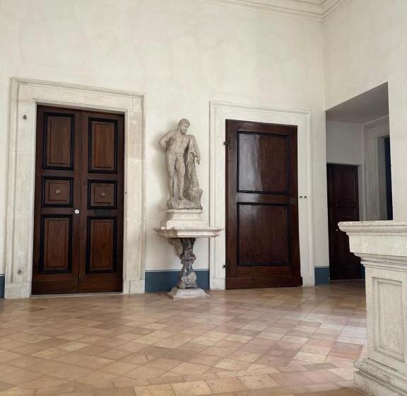 پانسیون Casa Colonna Suite Della Torre