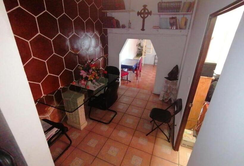 بنسيون Posada Los Limones