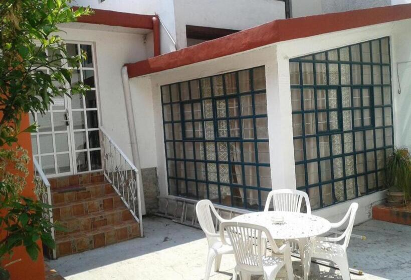 بنسيون Posada Los Limones