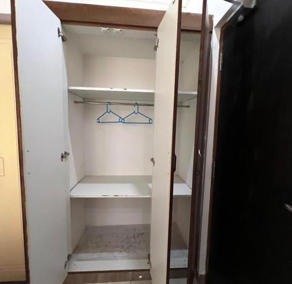 פנסיון Raja Residency