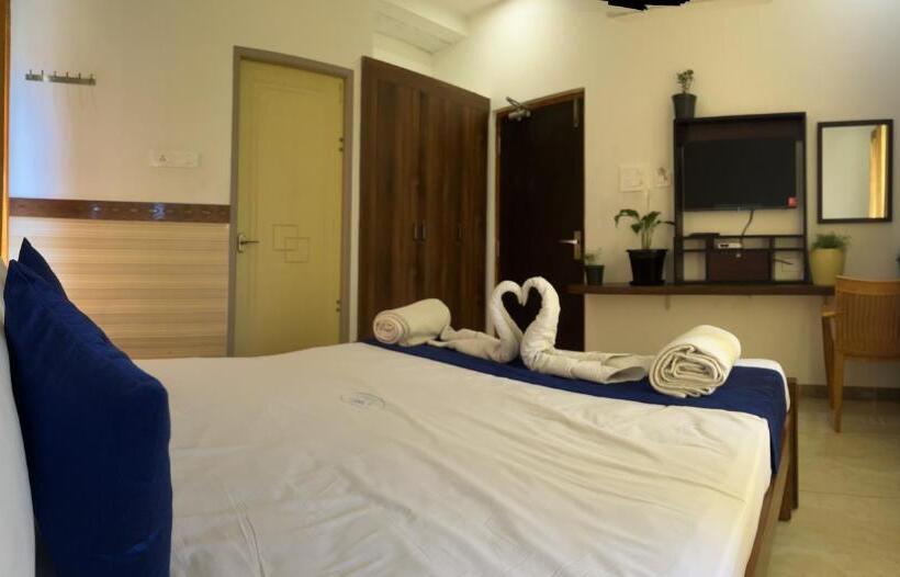 פנסיון Raja Residency