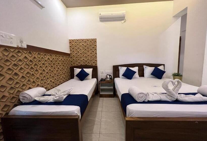 פנסיון Raja Residency