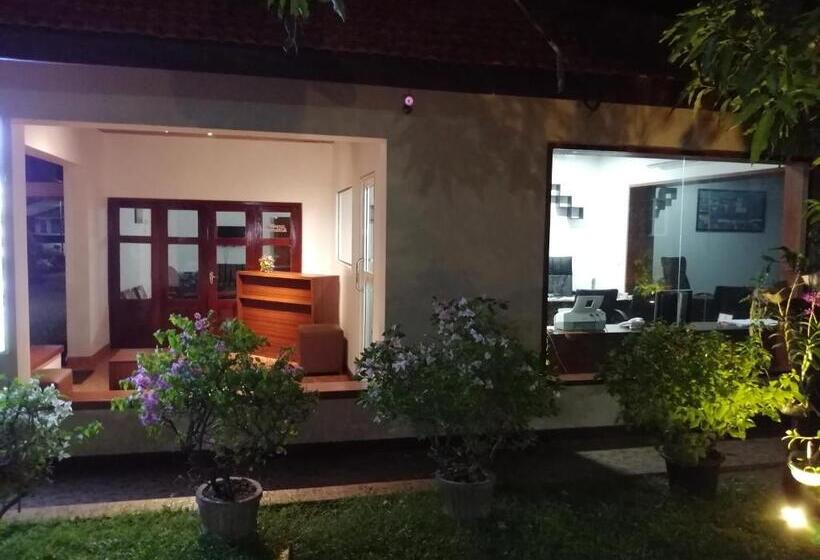 פנסיון Sheldon House