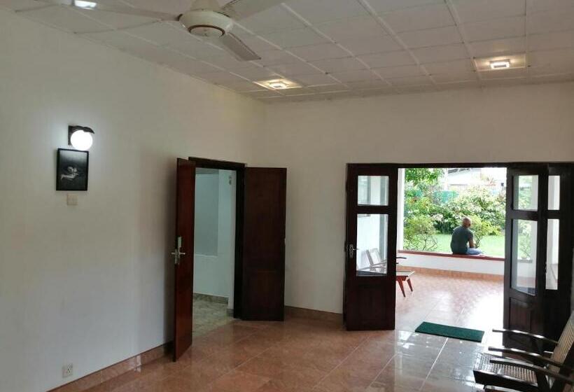 פנסיון Sheldon House