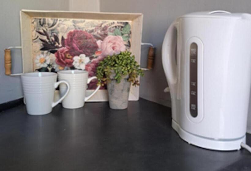 펜션 Stay At 12 Guesthouse And Selfcatering