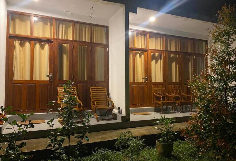 Пансион Talalla Ocean Beach Bungalow