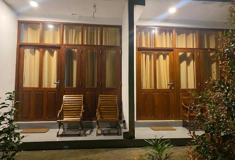 Пансион Talalla Ocean Beach Bungalow