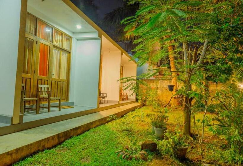 Пансион Talalla Ocean Beach Bungalow