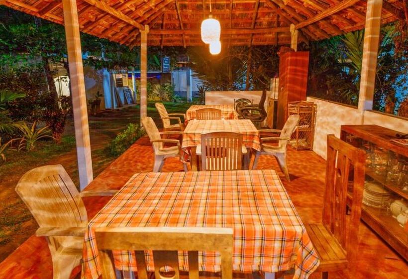 Пансион Talalla Ocean Beach Bungalow