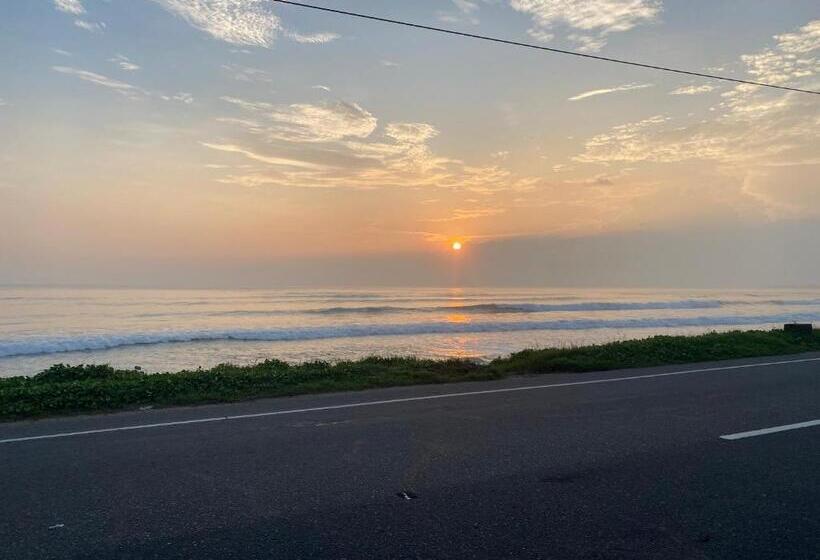 Пансион Talalla Ocean Beach Bungalow