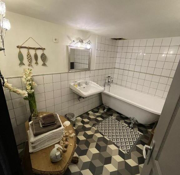 פנסיון The Annex