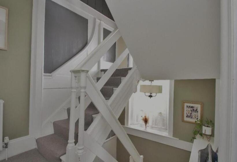 بنسيون Ash Rooms