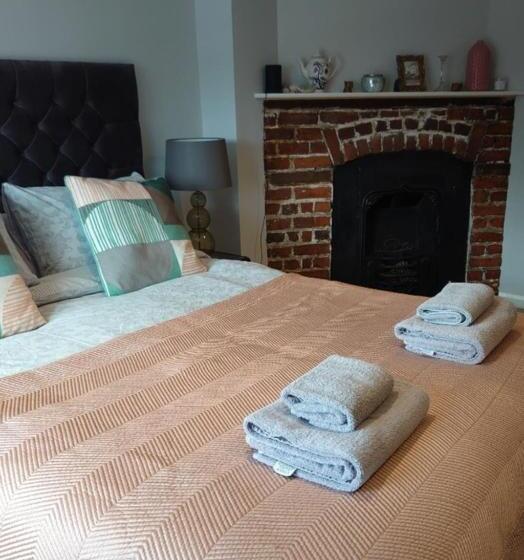 بنسيون Ash Rooms