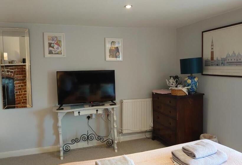 بنسيون Ash Rooms