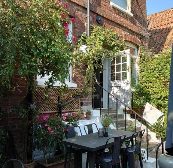 بنسيون Ash Rooms