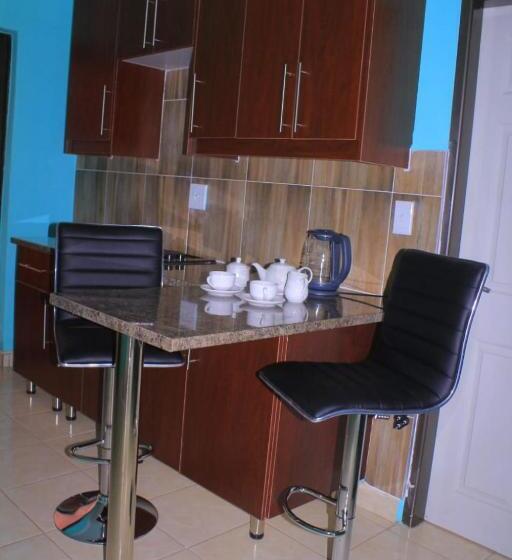 פנסיון The Good Life Royal Guest House