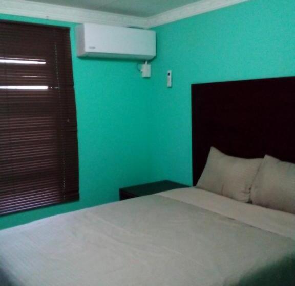 פנסיון The Good Life Royal Guest House