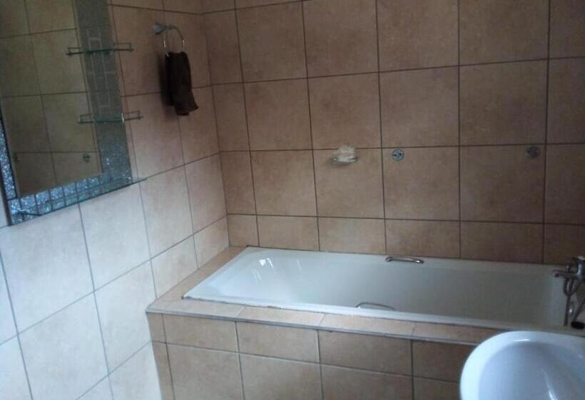 ペンション The Good Life Royal Guest House