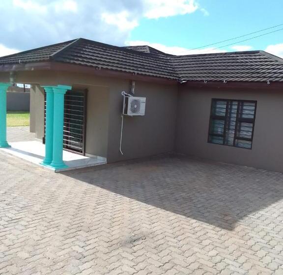 פנסיון The Good Life Royal Guest House