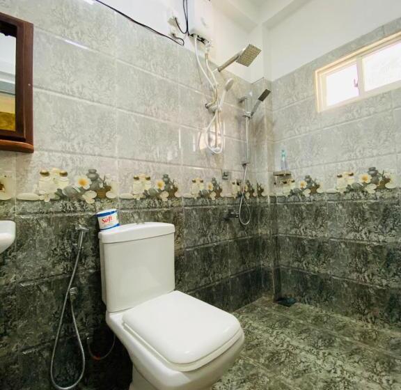 膳宿费 Ocean Wave Hikakduwa