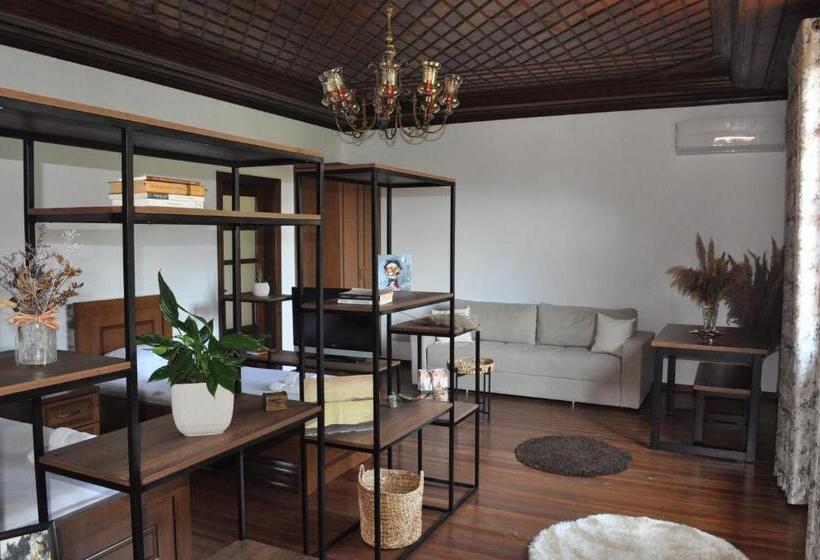 پانسیون Timber Guest House