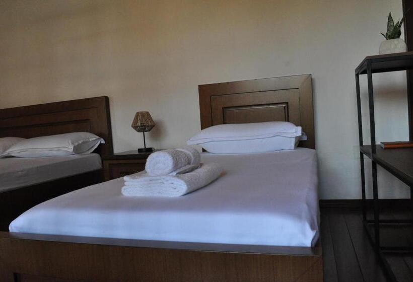 پانسیون Timber Guest House