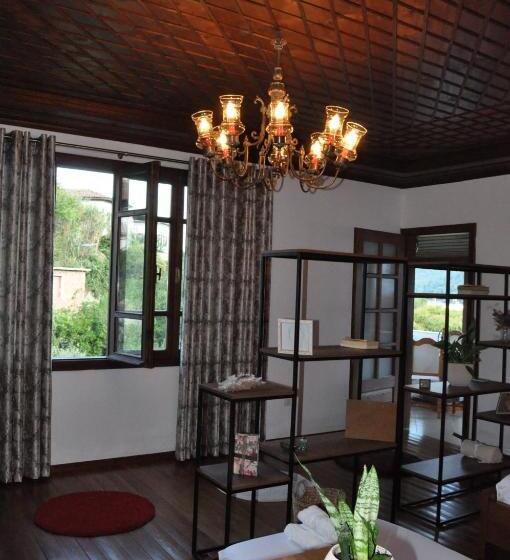 پانسیون Timber Guest House