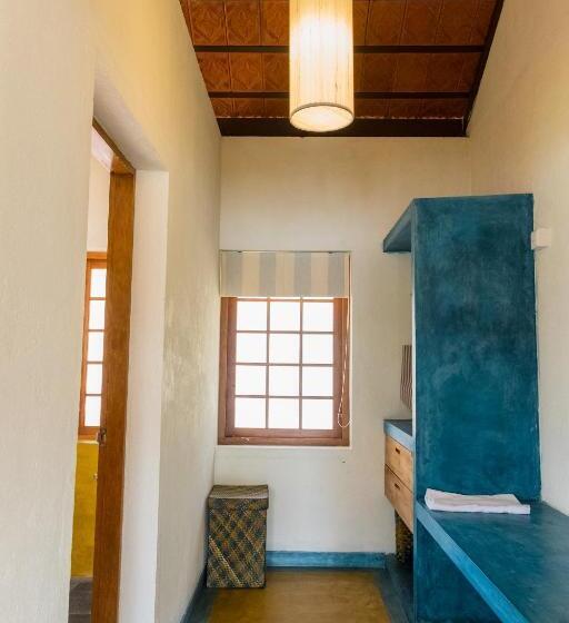 استراحتگاه Cranganor History Café & Riverside Château