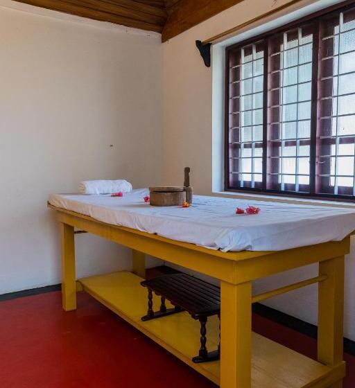 استراحتگاه Cranganor History Café & Riverside Château