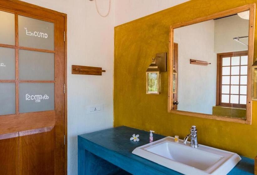 استراحتگاه Cranganor History Café & Riverside Château