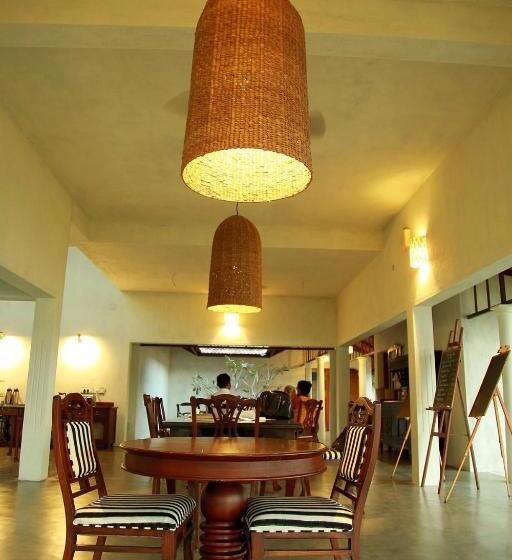 استراحتگاه Cranganor History Café & Riverside Château